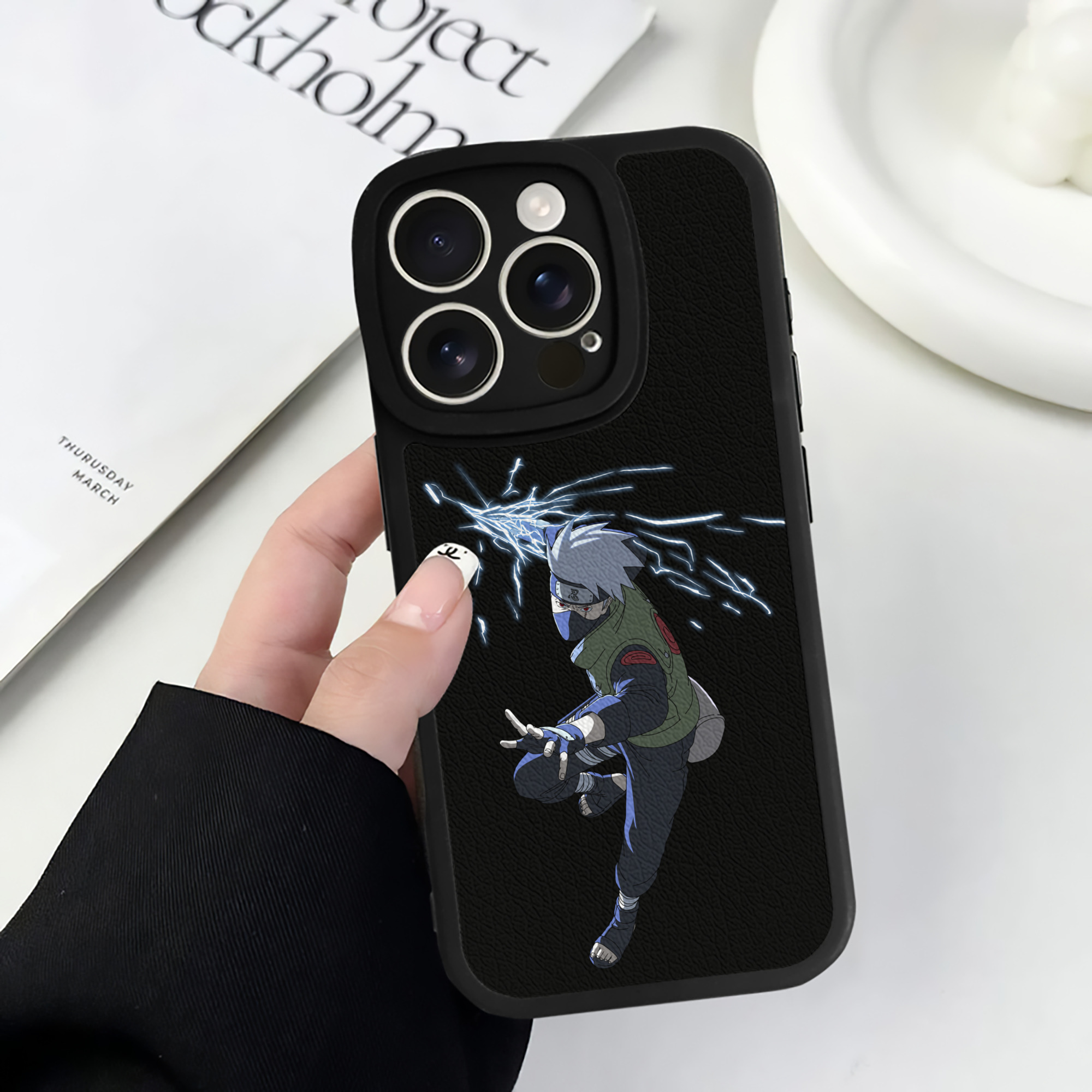 （画像用） NARUTO -ナルト- はたけ カカシ Hatake Kakashi 【iPhone 16シリーズ対応】シリコンスマホケース（レザー調） 材質：シリコン